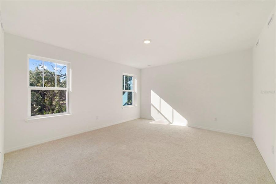 Spacious, unfurnished interior of a new home in Towns at Greenleaf, Oviedo (Image 22).