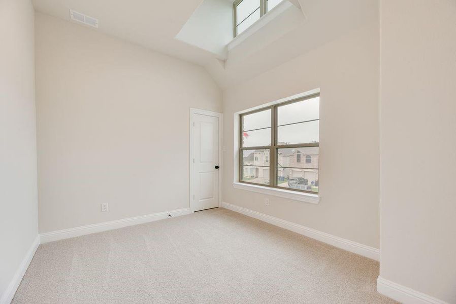 Spacious, unfurnished interior of a new home in Frisco Hills, Little Elm (Image 26).