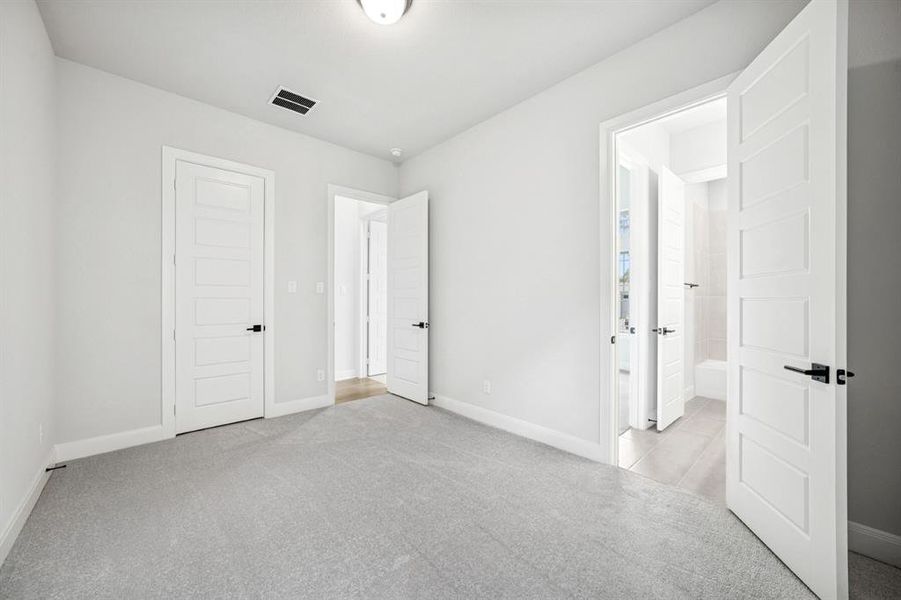 Spacious, unfurnished interior of a new home in Monterra - Classics, Fate (Image 23).