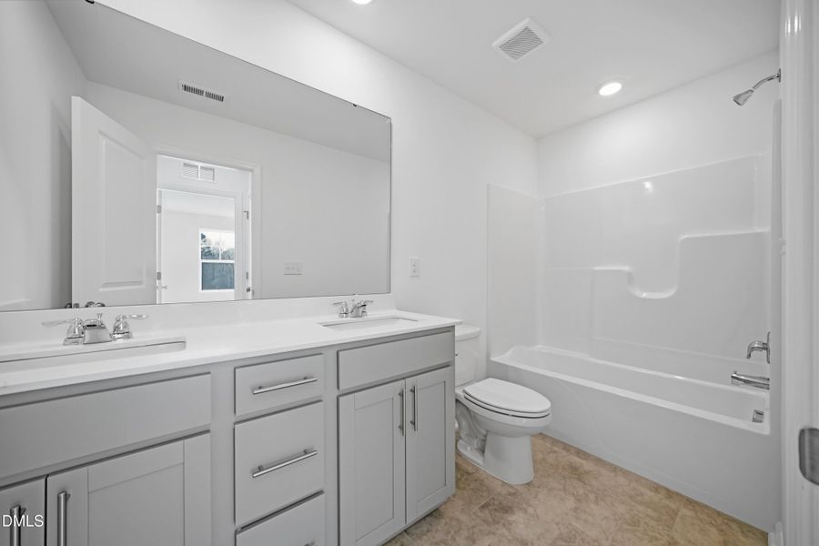 SUN_Everlee_Pic_CarsonII_QMI_226_Bath2_1