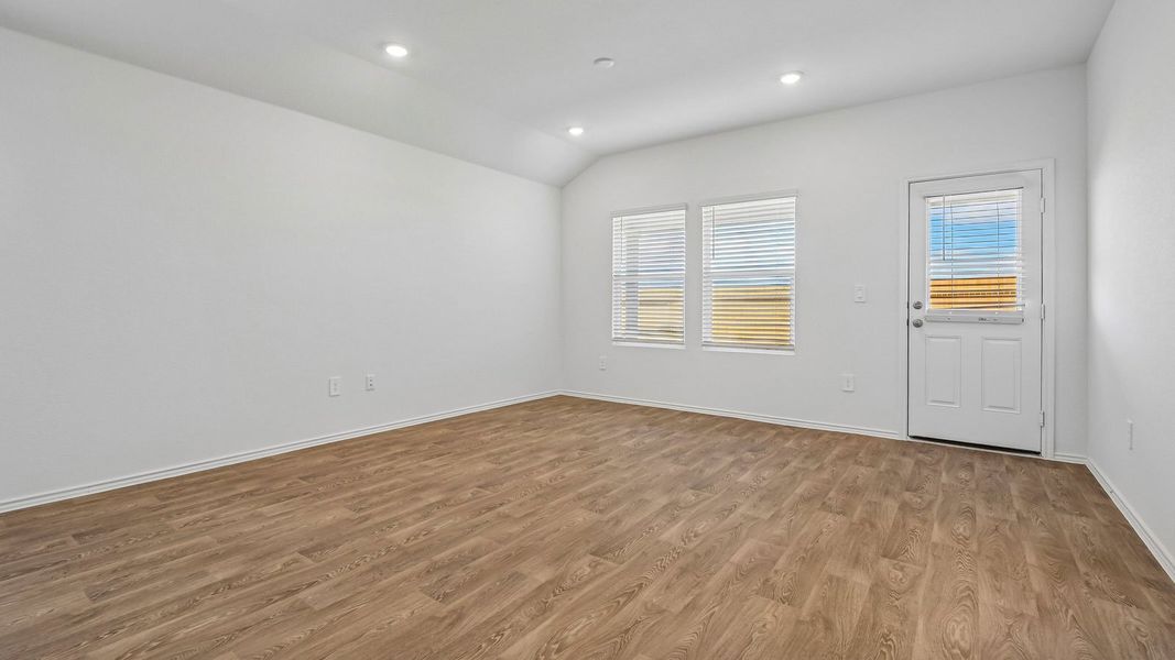 Spacious, unfurnished interior of a new home in Durango, Mustang Ridge (Image 18).
