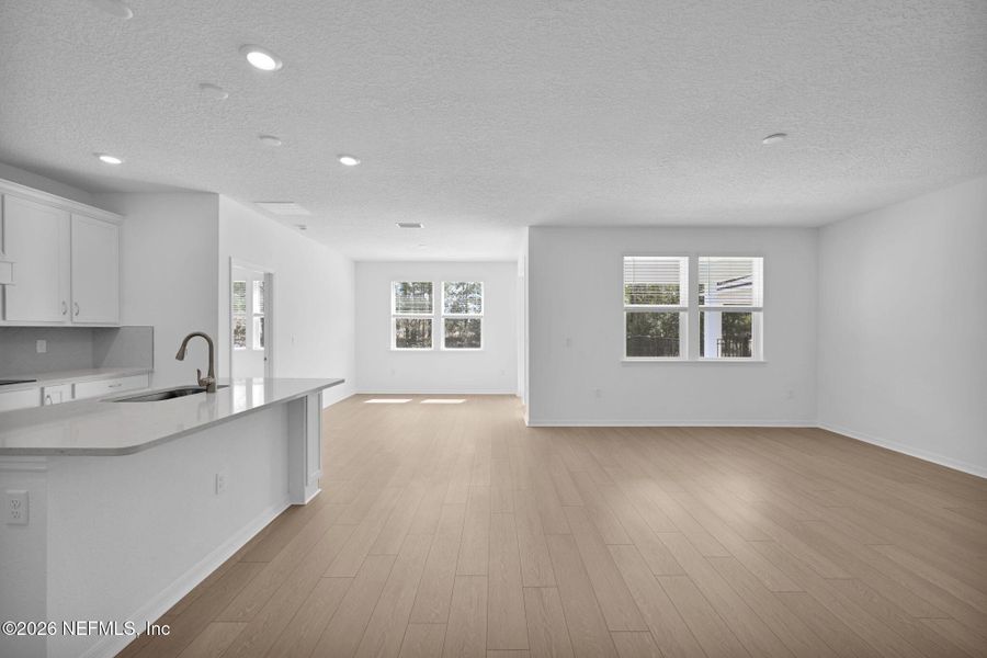 Spacious, unfurnished interior of a new home in Hyland Trail, Green Cove Springs (Image 29).