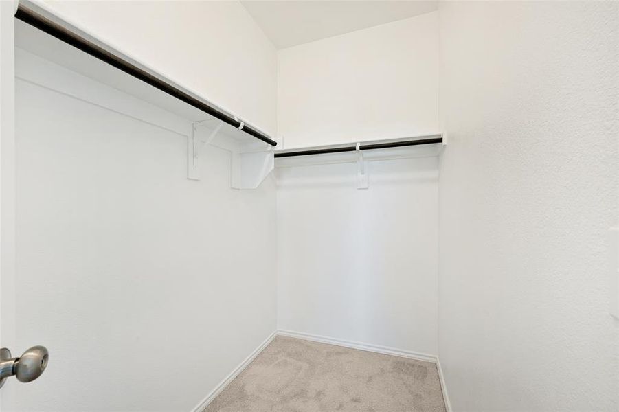 Spacious, unfurnished interior of a new home in Ridgeview Farms, Fort Worth (Image 19).