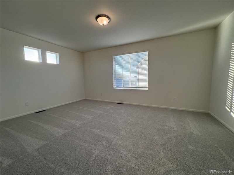 Spacious, unfurnished interior of a new home in Green Valley Ranch, Aurora (Image 20).