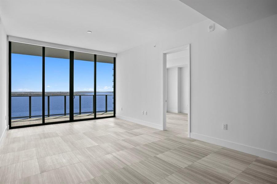 Spacious, unfurnished interior of a new home in , Tampa (Image 71).