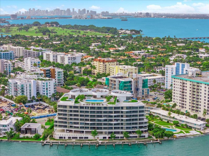 Condo located in Bay Harbor Islands, FL showcasing its design and architecture (Image 24).