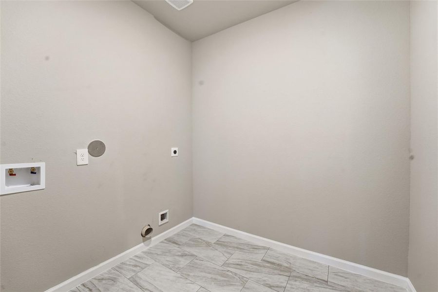 Spacious, unfurnished interior of a new home in , Crosby (Image 23).