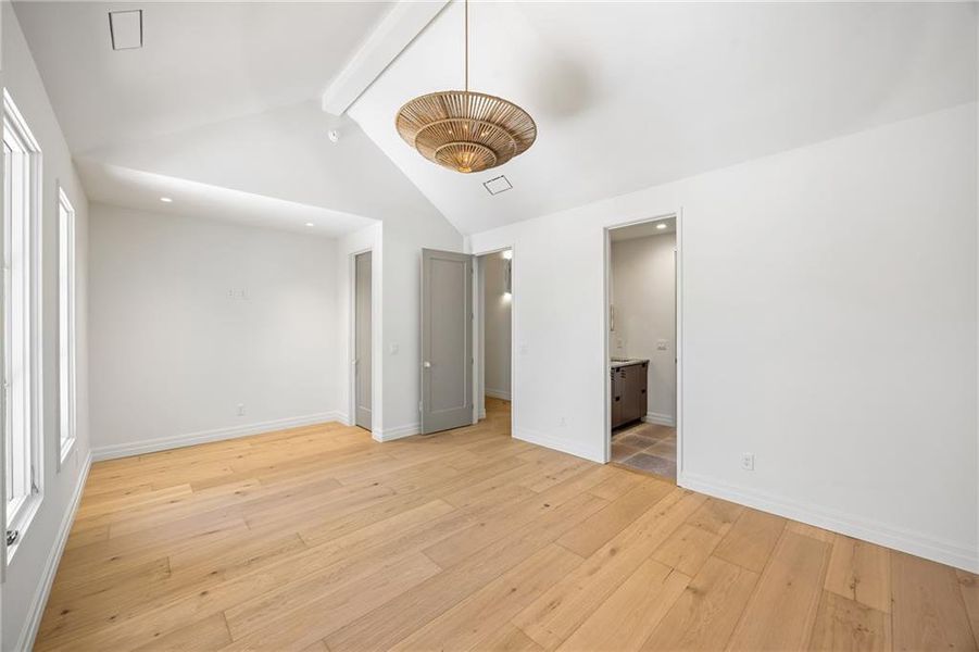 Spacious, unfurnished interior of a new home in , Brookhaven (Image 28).