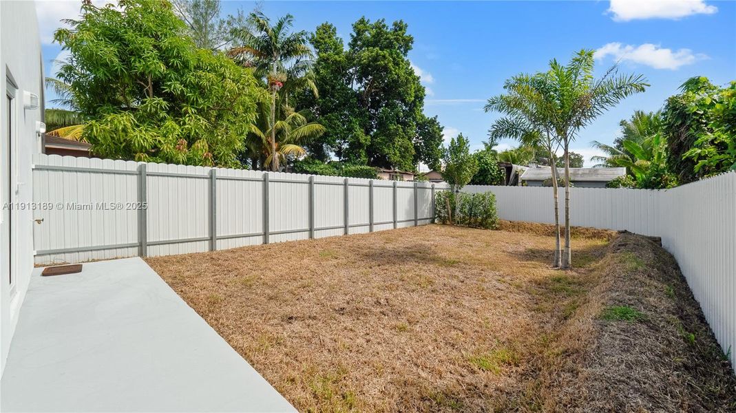 Exterior details and patio area of a home in , Miami (Image 30).