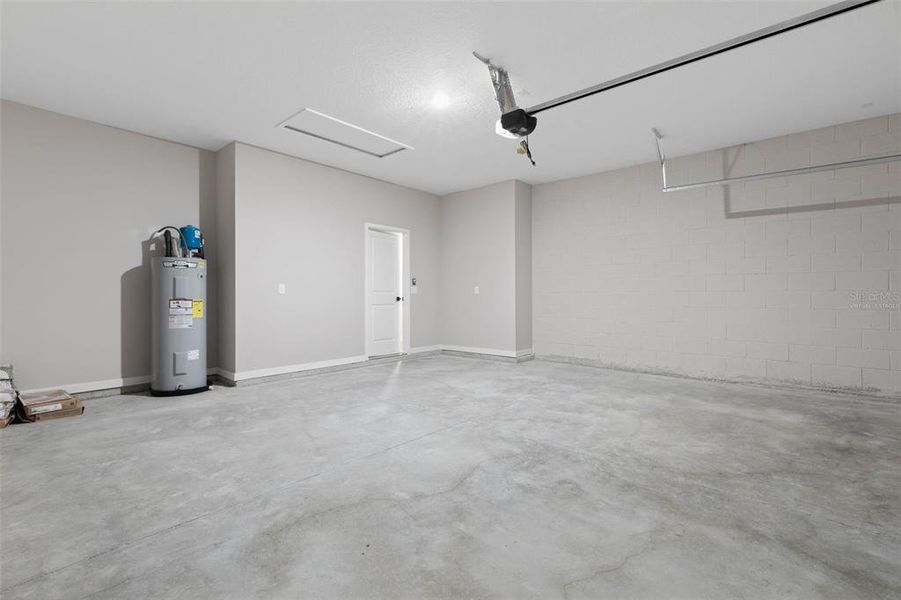 Spacious, unfurnished interior of a new home in , Palm Coast (Image 13).