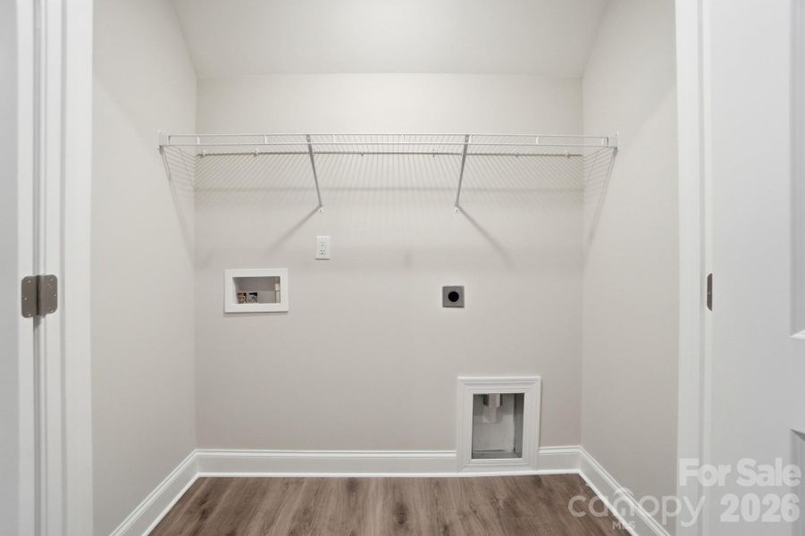 Spacious, unfurnished interior of a new home in Harrisburg Village, Harrisburg (Image 23).