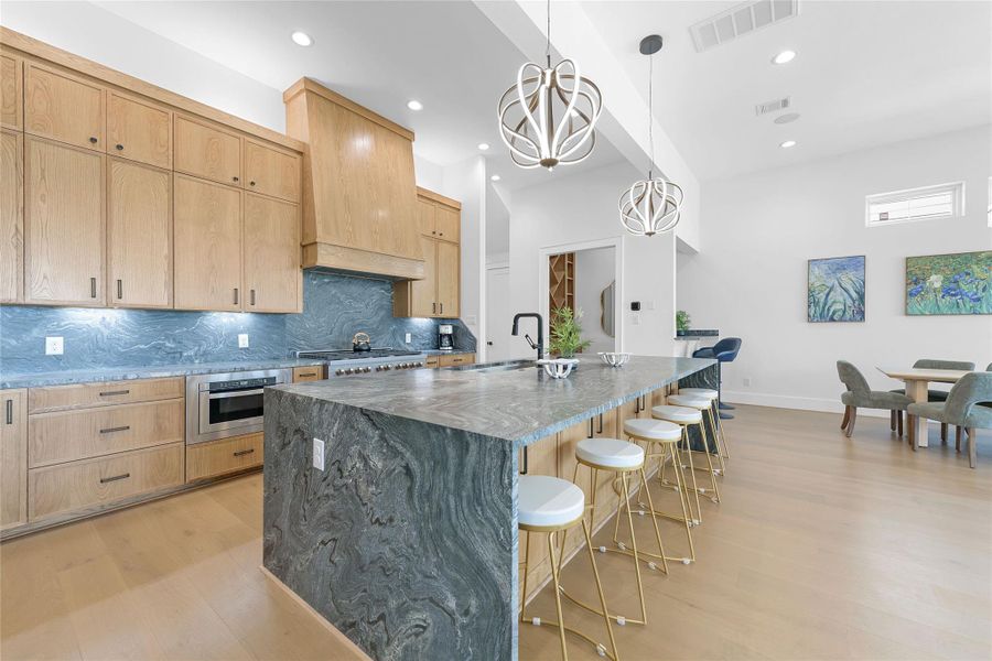 This chef’s kitchen is a showstopper—featuring a waterfall-edge island, double built-in refrigerator, and designer lighting. The open layout frames sweeping Hill Country views and flows effortlessly into the dining and living areas, perfect for entertaining at Canyon Lake.