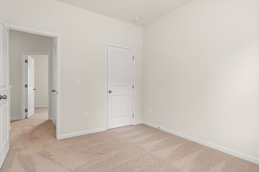 Spacious, unfurnished interior of a new home in Cantigny Park, Clarksville (Image 13).
