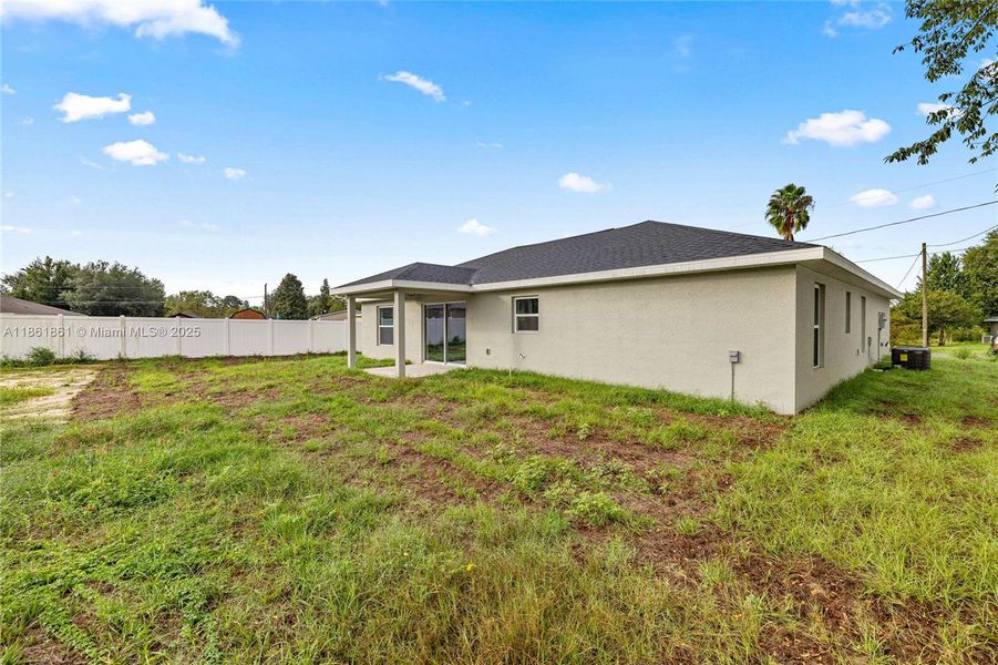 Exterior details and patio area of a home in , Ocala (Image 4).