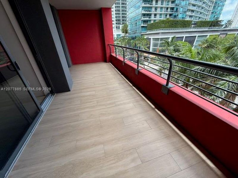 Condo located in Miami, FL showcasing its design and architecture (Image 20).