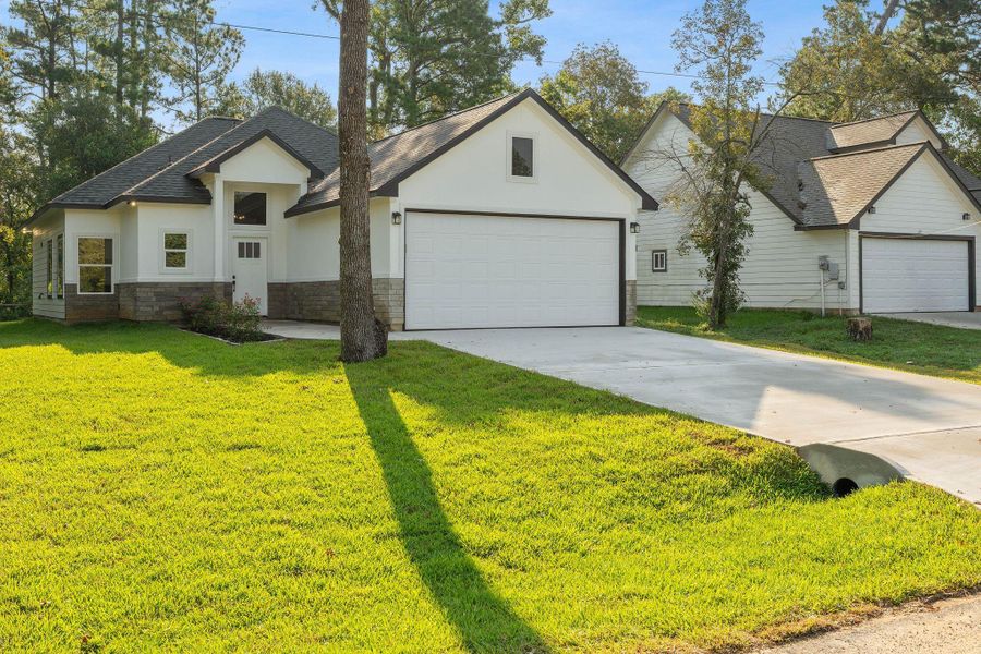 Front exterior of a new home in , Willis, TX, highlighting curb appeal (Image 1). Front exterior of a new home in , Willis, TX, highlighting curb appeal (Image 1).