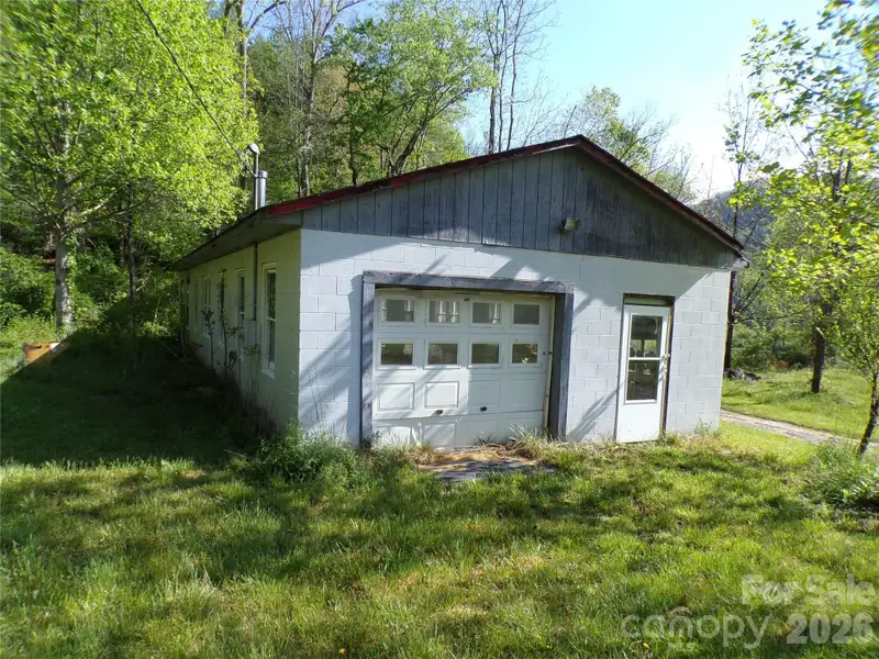 Multiple car tandem garage/workshop