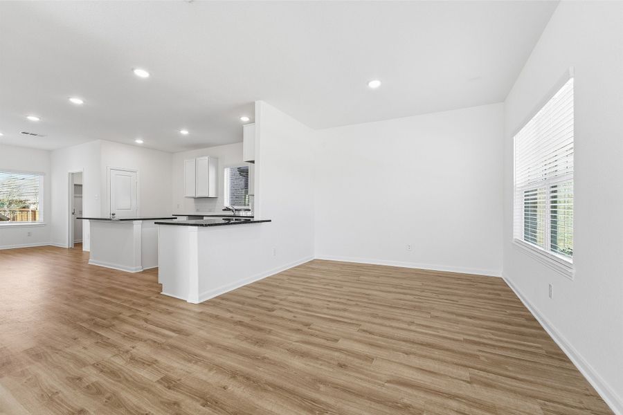 Spacious, unfurnished interior of a new home in La Terra, Celina (Image 16).