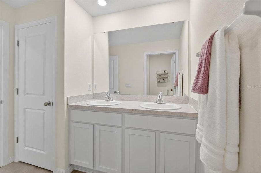 Furnished interior view inside a new home in River Park, Tampa (Image 16).