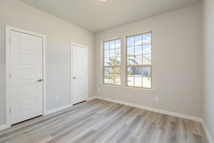 Spacious, unfurnished interior of a new home in Courts Of Bonnie Brae, Denton (Image 8).