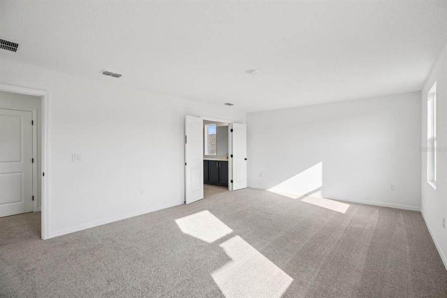 Spacious, unfurnished interior of a new home in , Mount Dora (Image 48).