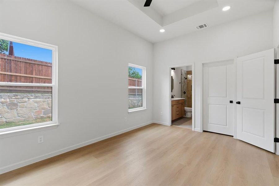 Spacious, unfurnished interior of a new home in , Granbury (Image 27).