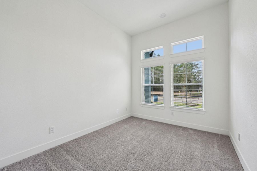 Spacious, unfurnished interior of a new home in Kresston 50's, Montgomery (Image 24).
