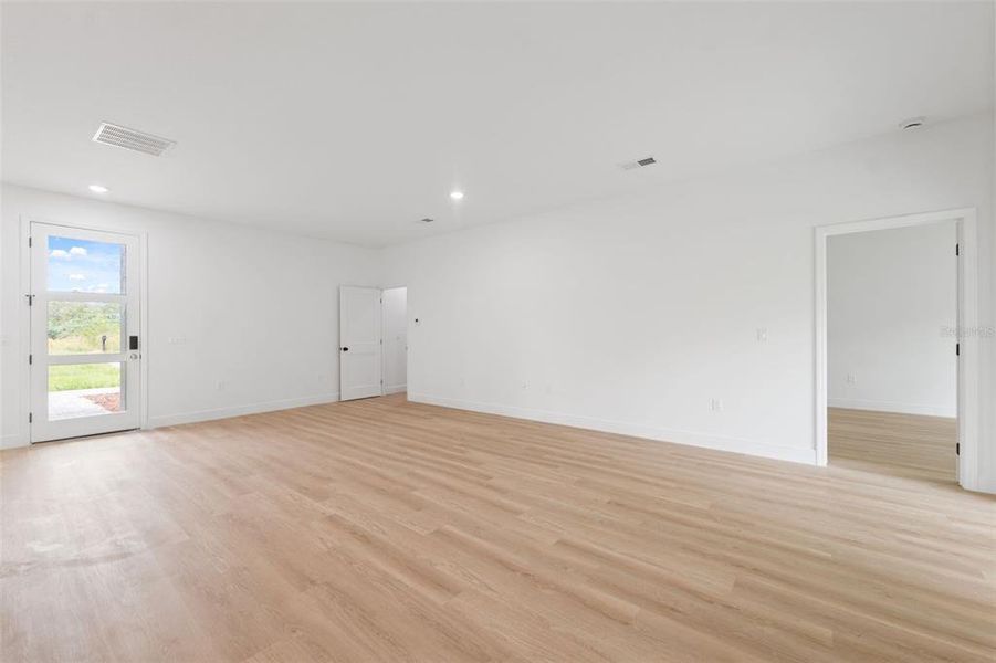 Spacious, unfurnished interior of a new home in , Ocala (Image 15).
