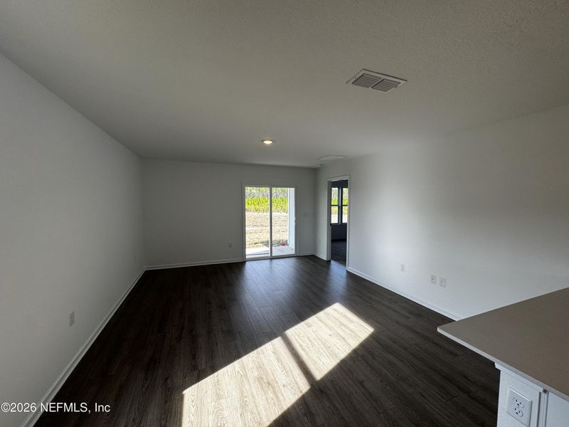 Spacious, unfurnished interior of a new home in Copes Landing, Jacksonville (Image 23).