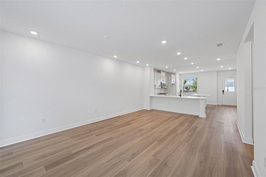 Spacious, unfurnished interior of a new home in SeaFlower, Bradenton (Image 14).