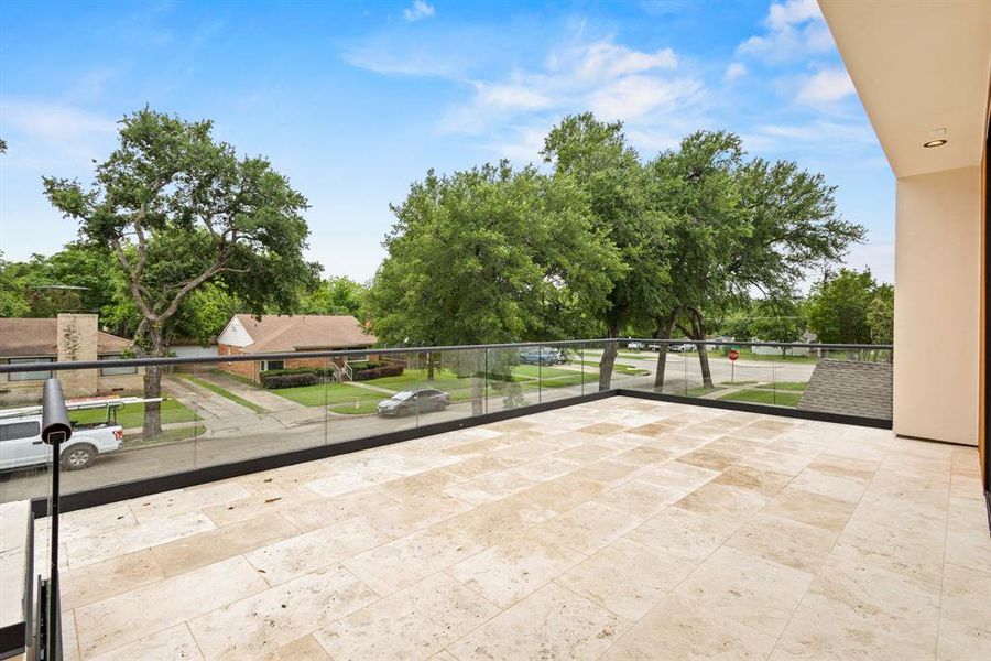 Exterior details and patio area of a home in , Dallas (Image 3).