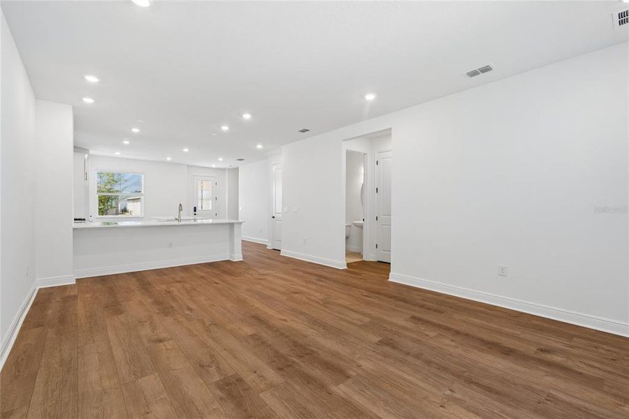 Spacious, unfurnished interior of a new home in SeaFlower, Bradenton (Image 19).