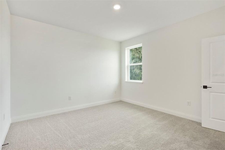 Spacious, unfurnished interior of a new home in Estates at Lake Jesup, Sanford (Image 18).