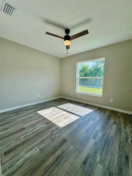 Spacious, unfurnished interior of a new home in , Dunnellon (Image 13).
