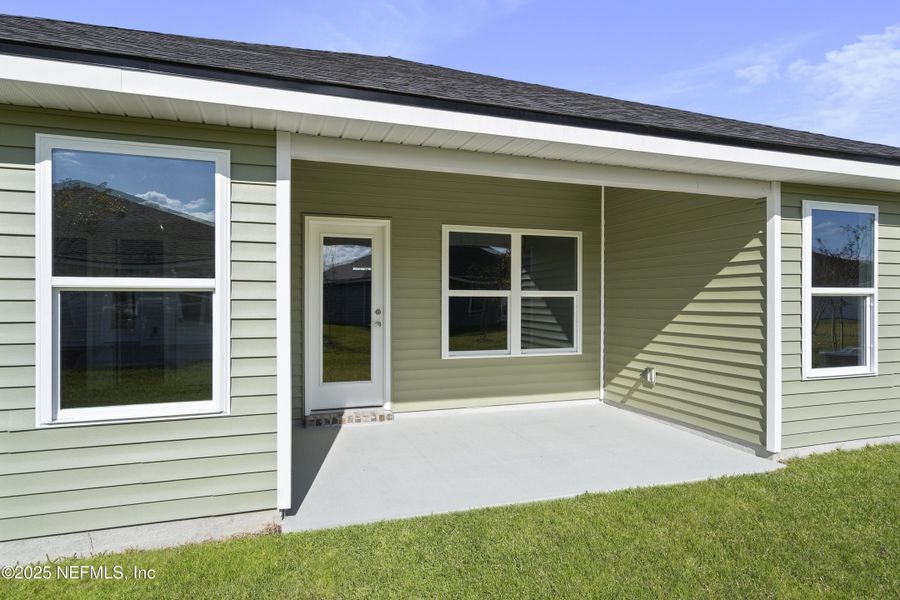 Exterior details and patio area of a home in Summerglen, Jacksonville (Image 29).