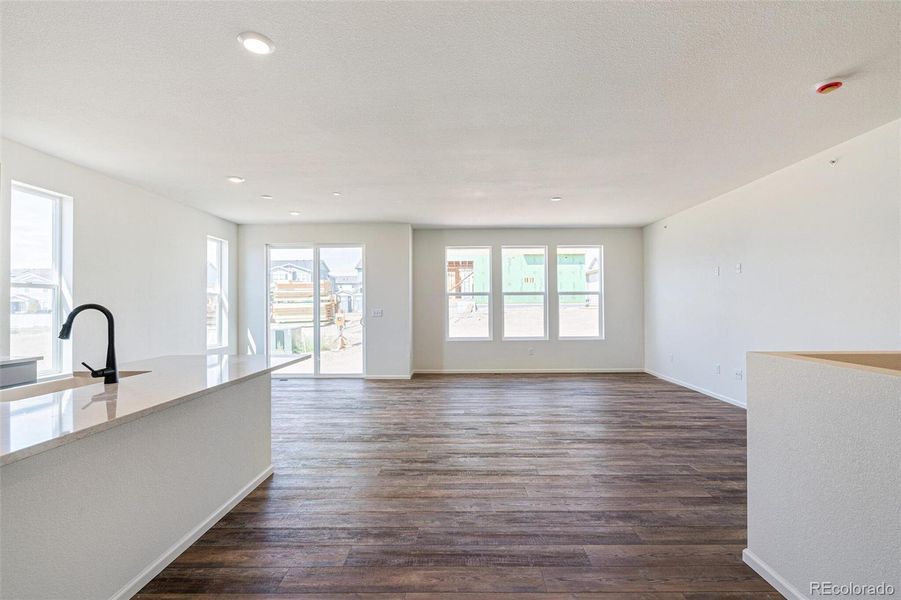 Spacious, unfurnished interior of a new home in Turnberry, Commerce City (Image 13).