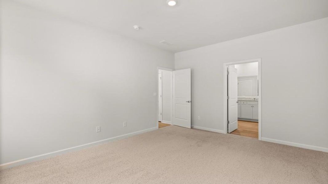 Spacious, unfurnished interior of a new home in Fairway 17 at Mirror Lake, Villa Rica (Image 21).