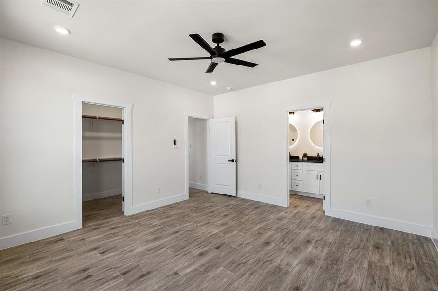 Spacious, unfurnished interior of a new home in , Granbury (Image 28).