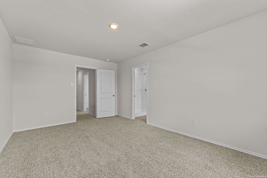 Spacious, unfurnished interior of a new home in Swenson Heights, Seguin (Image 14).