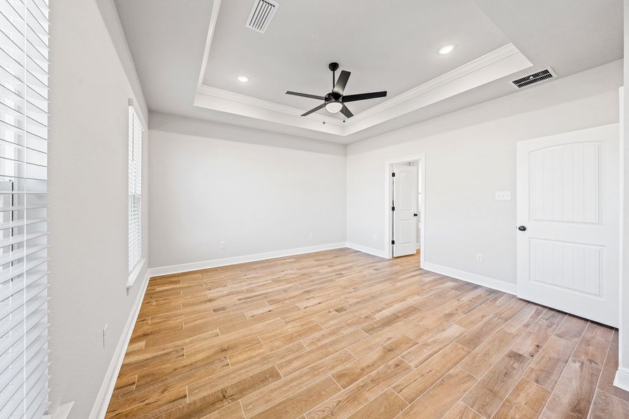 Spacious, unfurnished interior of a new home in Natureview, Freeport (Image 19).