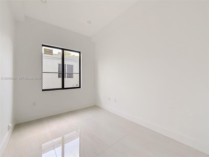 Spacious, unfurnished interior of a new home in , Miami (Image 32).
