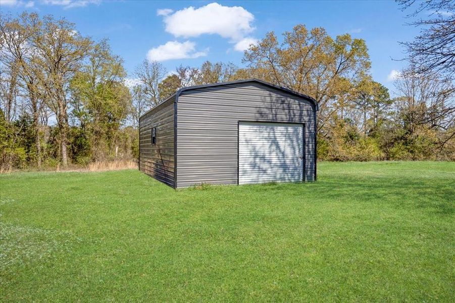 Exterior details and patio area of a home in , Pittsburg (Image 25).