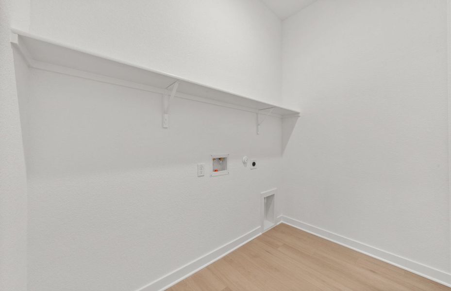 Spacious, unfurnished interior of a new home in 6 Creeks, Kyle (Image 19).