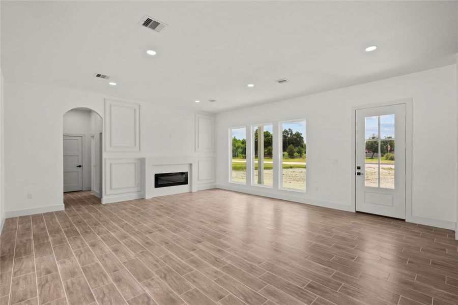 Spacious, unfurnished interior of a new home in , Alvin (Image 18).