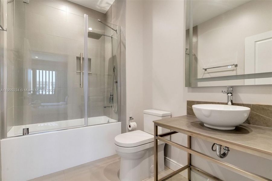 Furnished interior view inside a new home in , Kissimmee (Image 24).