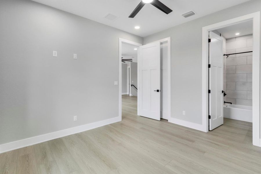 Spacious, unfurnished interior of a new home in , Jensen Beach (Image 48).