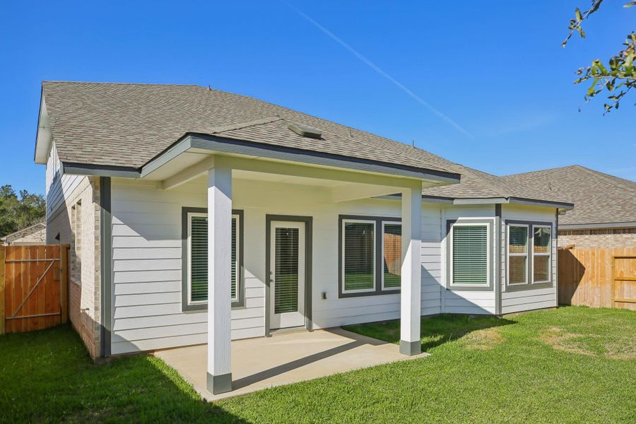 Exterior details and patio area of a home in Stewart's Ranch, Conroe (Image 24).