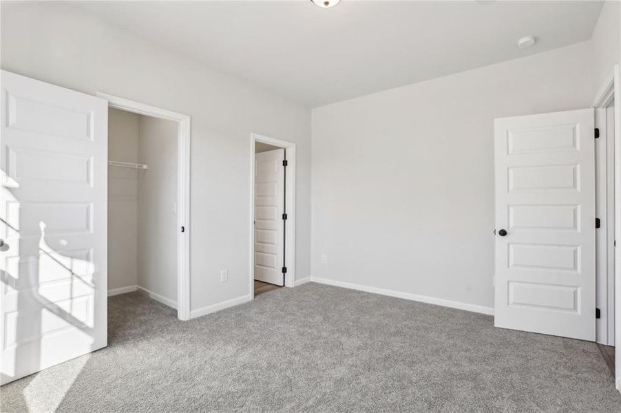 Spacious, unfurnished interior of a new home in Ponderosa Farms Reserve, Gainesville (Image 51).