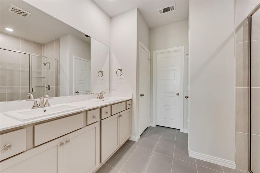 Furnished interior view inside a new home in Wade Settlement Townhomes, Frisco (Image 14).