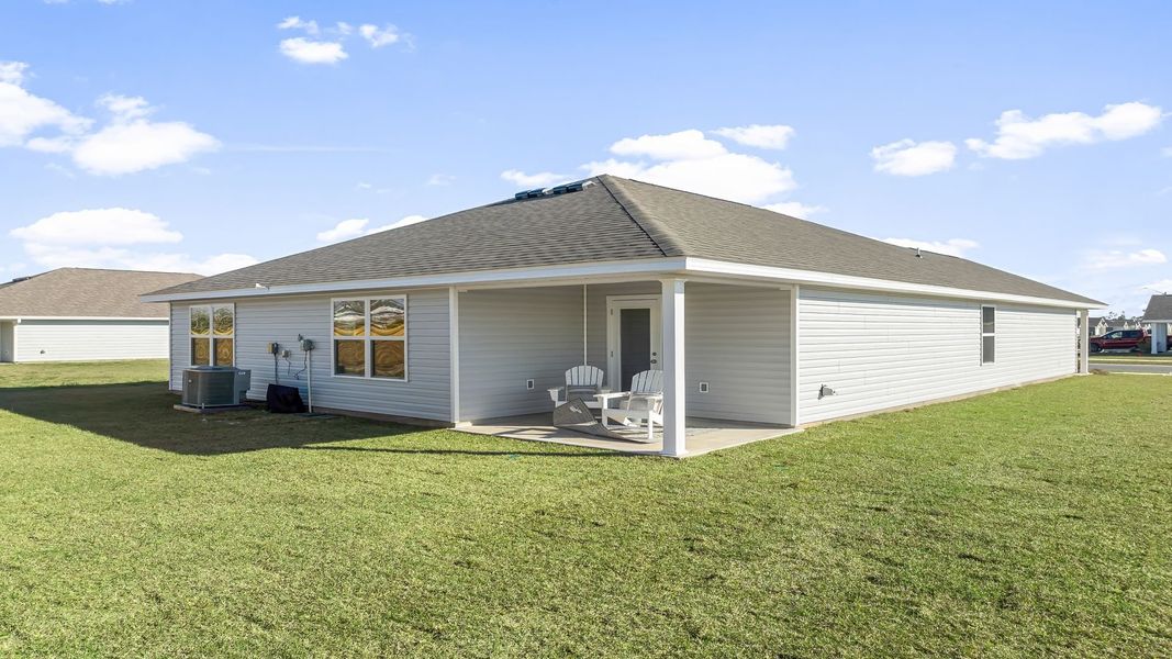 Exterior details and patio area of a home in Park Place, Panama City (Image 22).